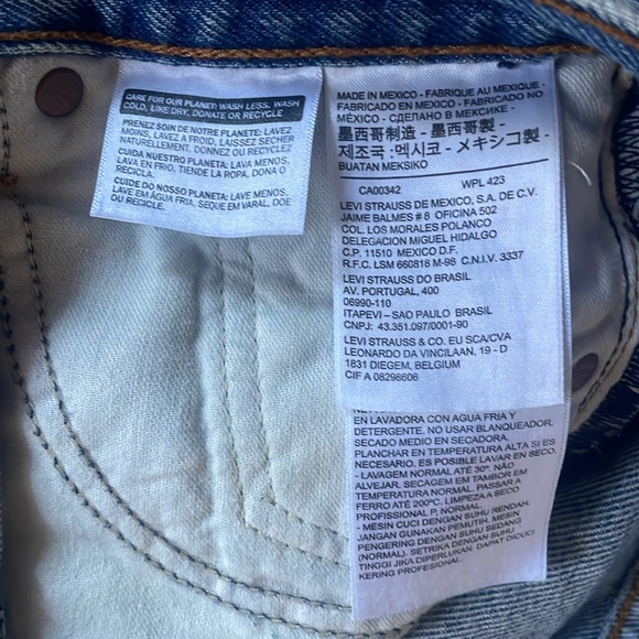 Levi’s (button fly) distress shorts. Size 26. - Picture 3 of 6